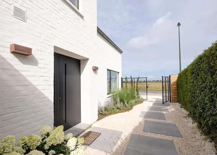 Fabulous 4 Bedrooms Villa Near Zwin With A Garden