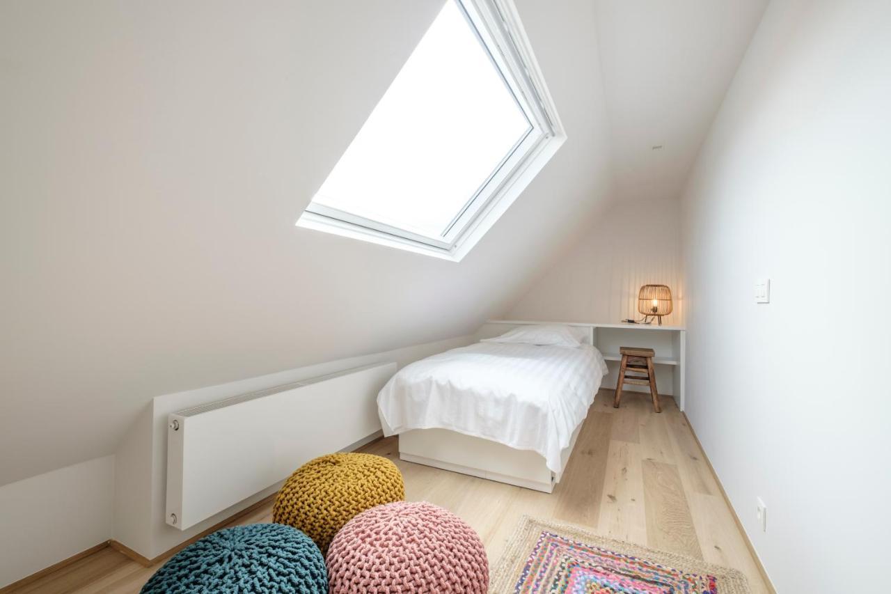 Ferienhaus Fabulous 4 Bedrooms Near Zwin With A Garden *